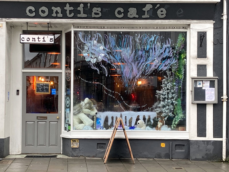 Contis Cafe